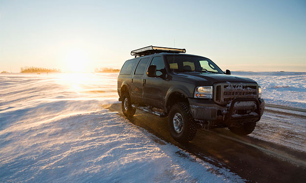 Jeep und Winterlandschaft