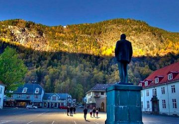 Dieses Dorf versinkt jedes Jahr bis Februar im Dunkeln