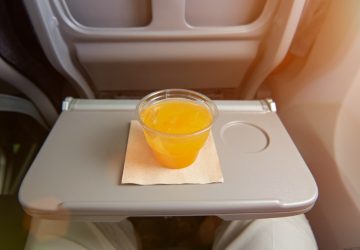 Orangensaft im Flugzeug