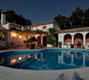 Hotel mit Pool