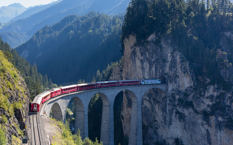 shutterstock_droopy76 Zug: Spektakuläre Strecken