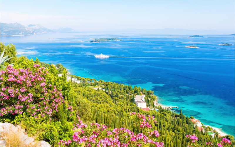 Ausblick von der grünen Insel zu den anderen kleinen Inseln rundherum