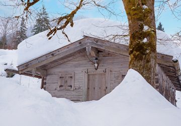 Ichreise Im Urlaubsort eingeschneit
