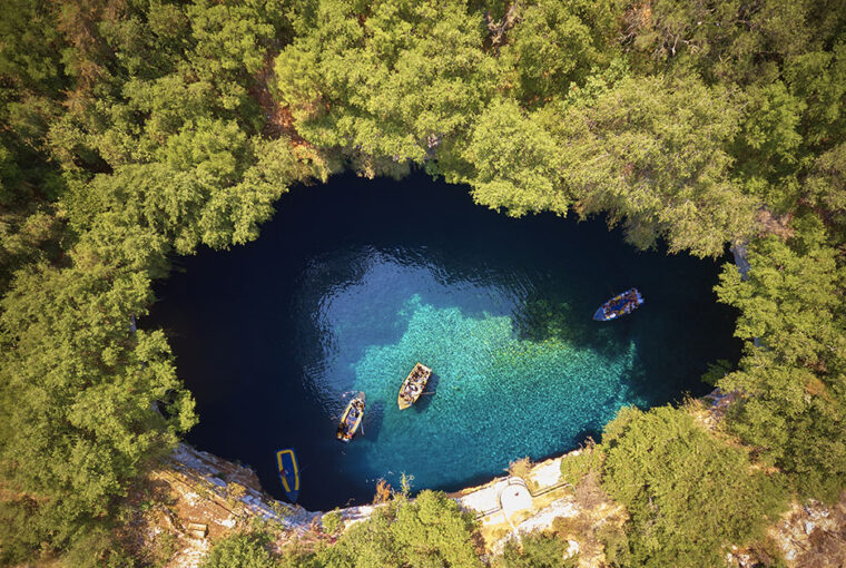 Der Melissanisee aus der Vogelperspektive. Copyright: GettyImages